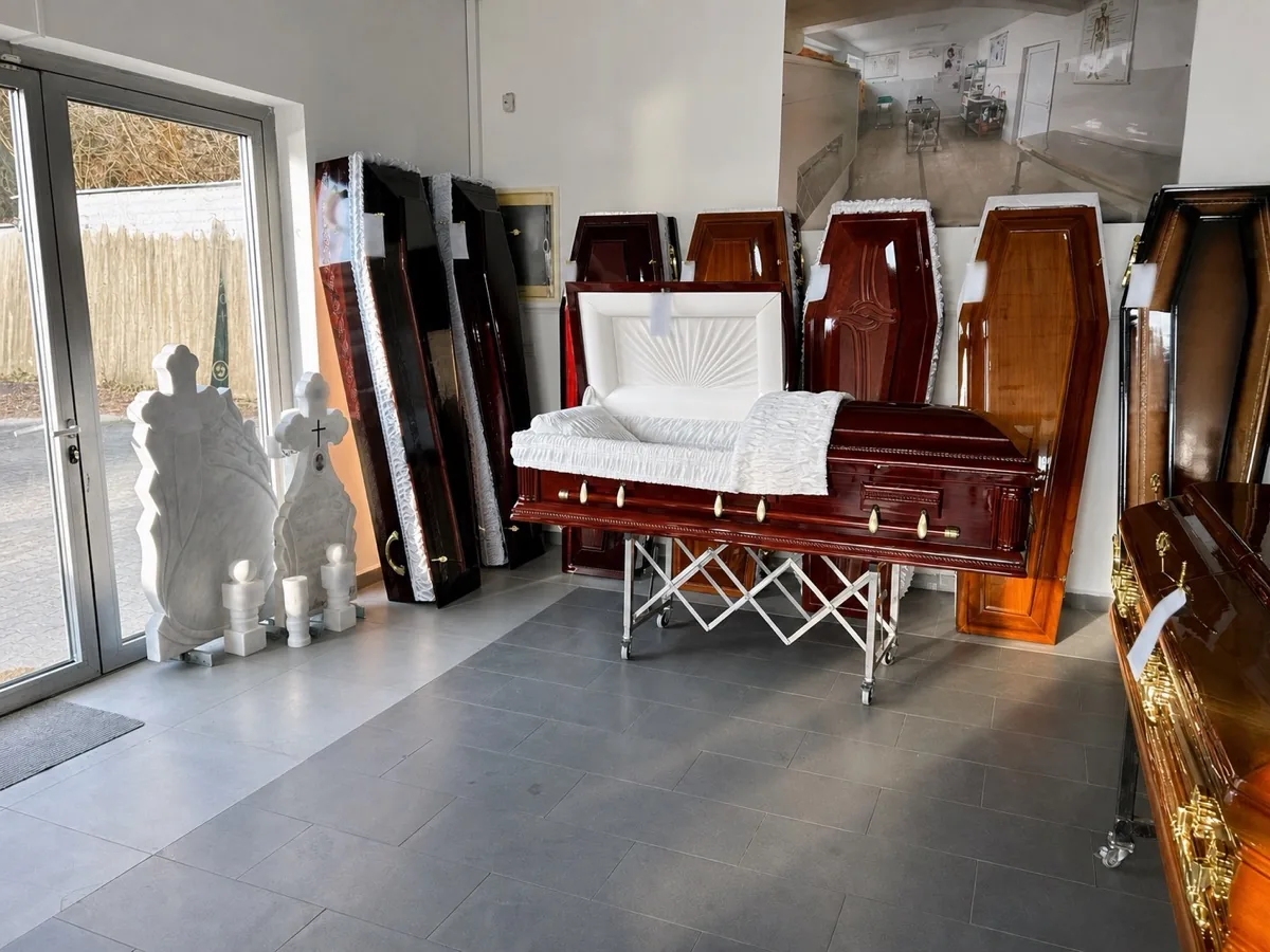 Interiorul magazinului funerar Casa Ioana